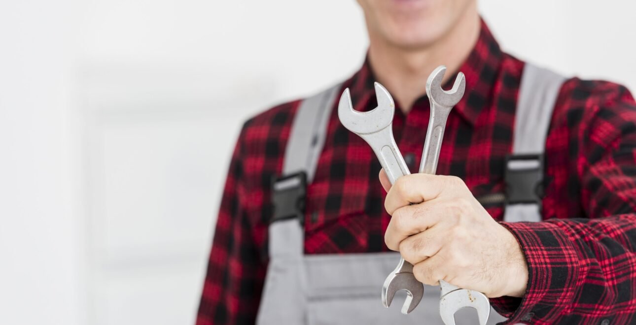 close-up-mechanic-man